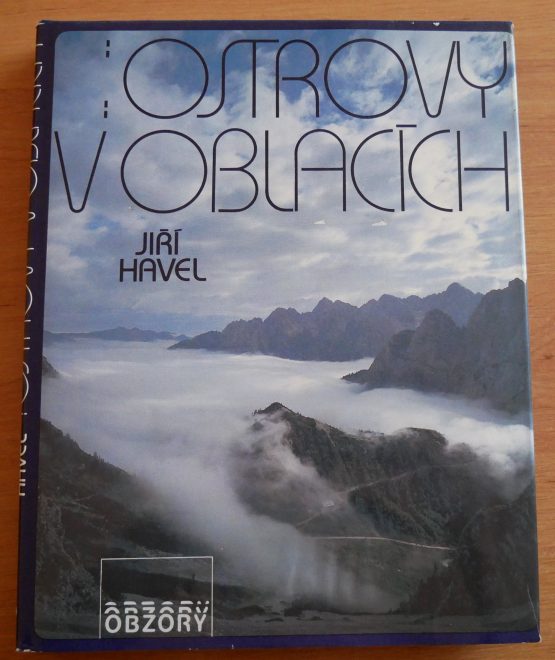 Ostrovy v oblacích