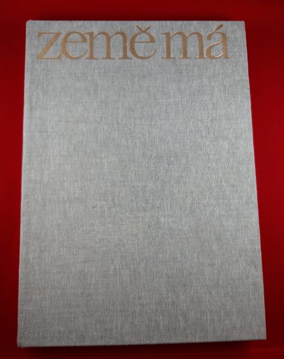 Země má