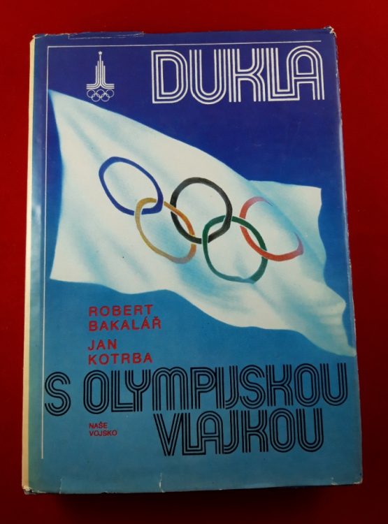 Dukla s olympijskou vlajkou