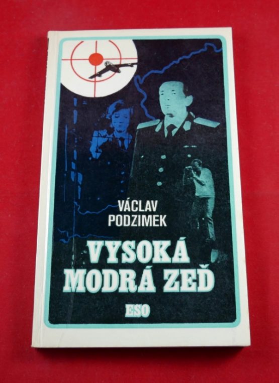 Vysoká modrá zeď